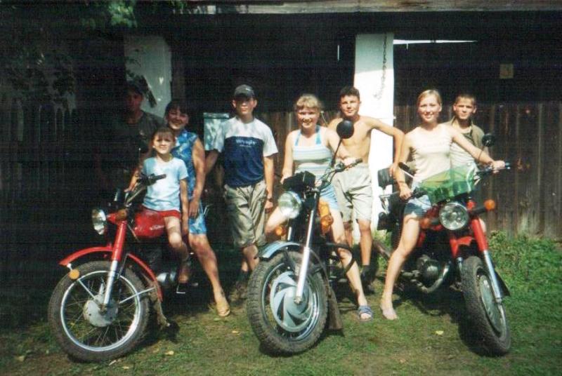 С КРОШЕЧНЫМ ОБТЕКАТЕЛЕМ ИЗ ОРГСТЕКЛА(мот справа)год 2004