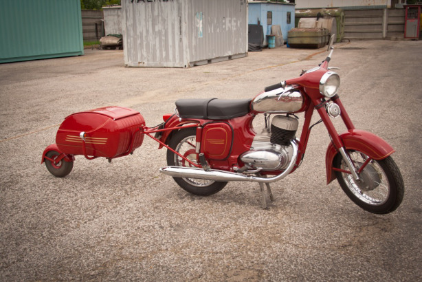 jawa250pav405.jpg